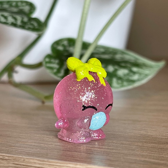 Shopkins Sparkly Bubbles Bubble Gum - Picture 5 of 5